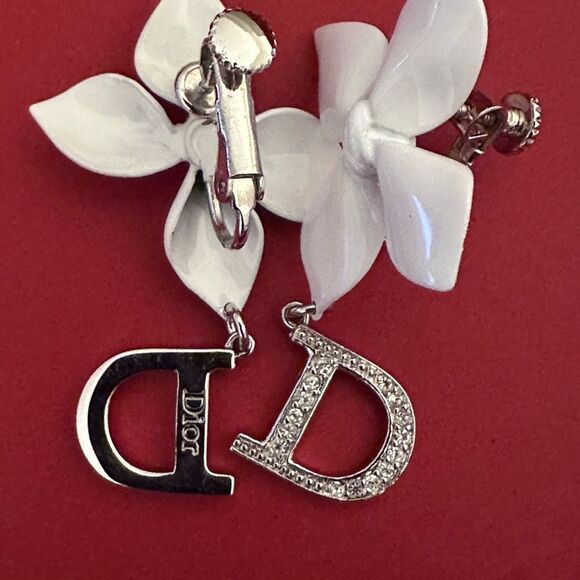 Stunning Dior White Flower Crystal D Drop Silver Clip on Earrings 🌸✨ - Picture 8 of 8